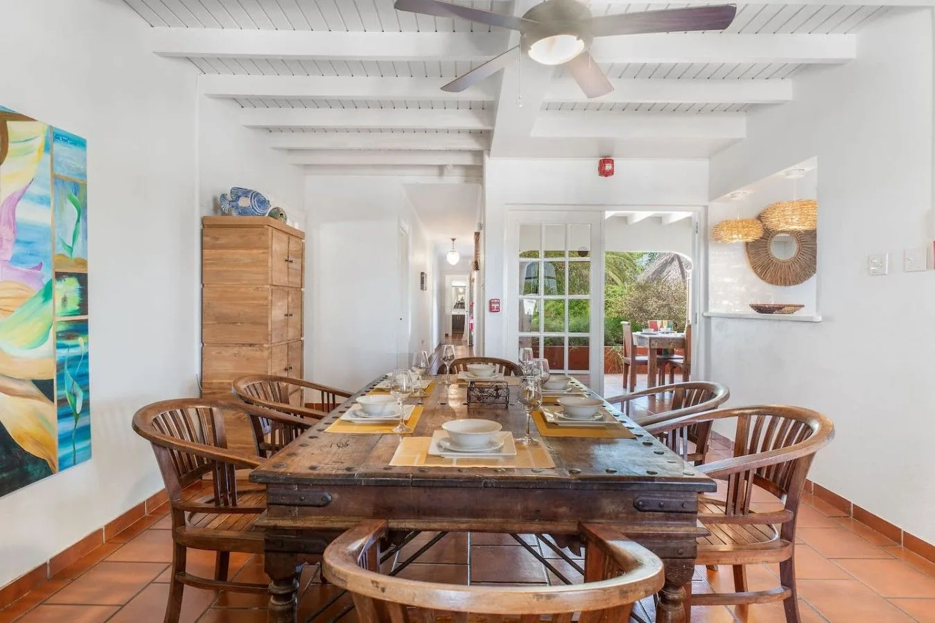 Comedor preparado para un grupo en Villa Nirvana