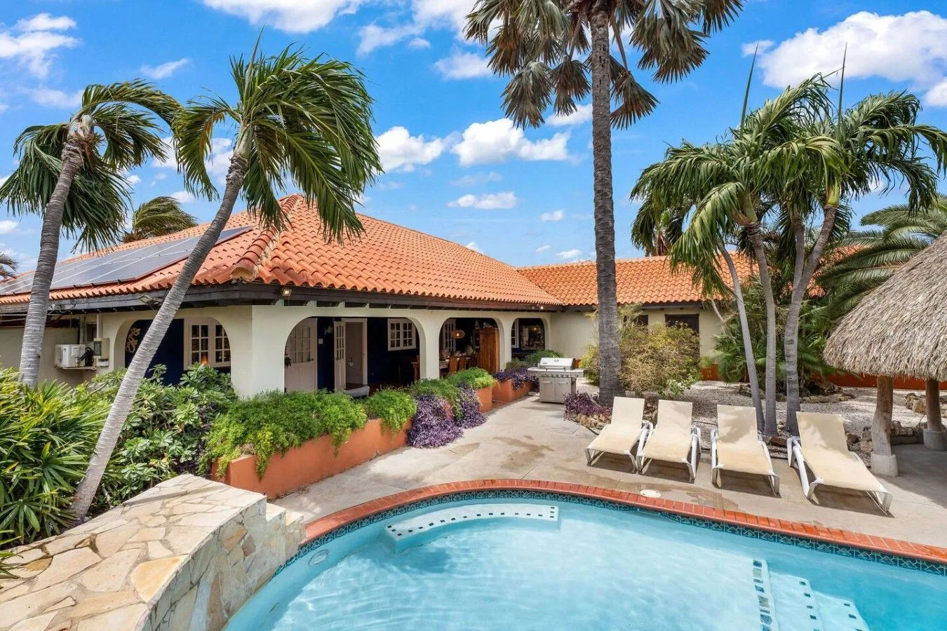 Casa y piscina privada de Villa Nirvana